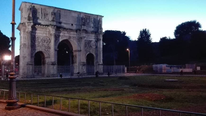 Place Arco de Constantino