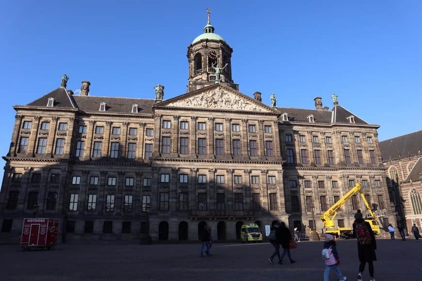 Lugar Dam Square