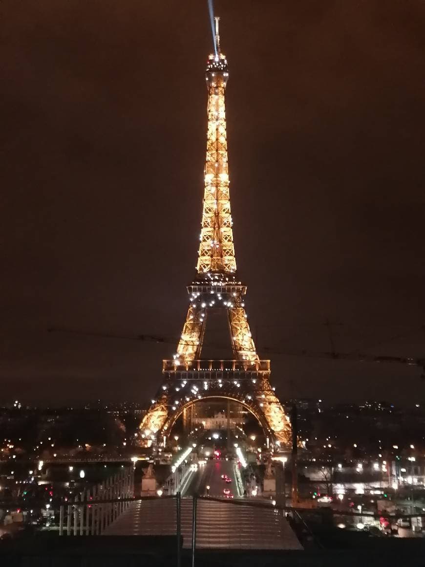 Place Torre Eiffel