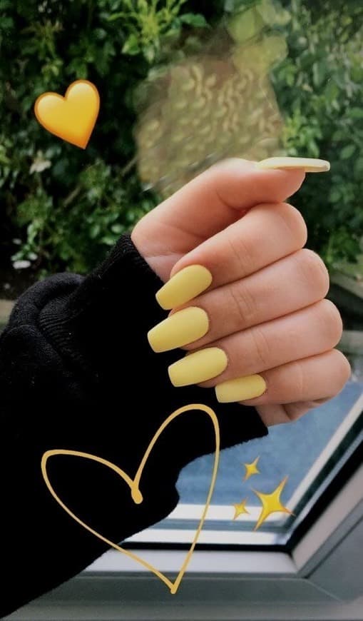 Moda Yellow nails