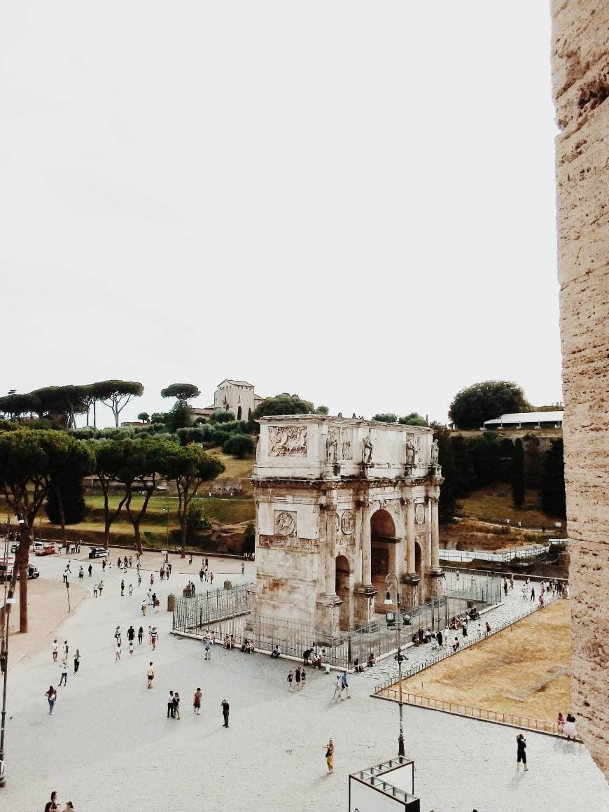 Place Arco di Travertino