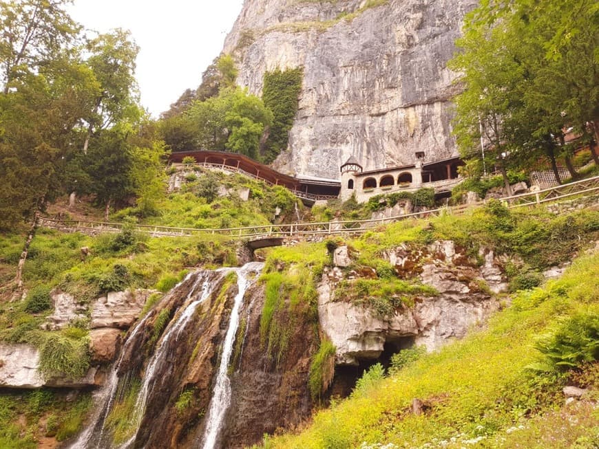 Lugar St. Beatus Caves