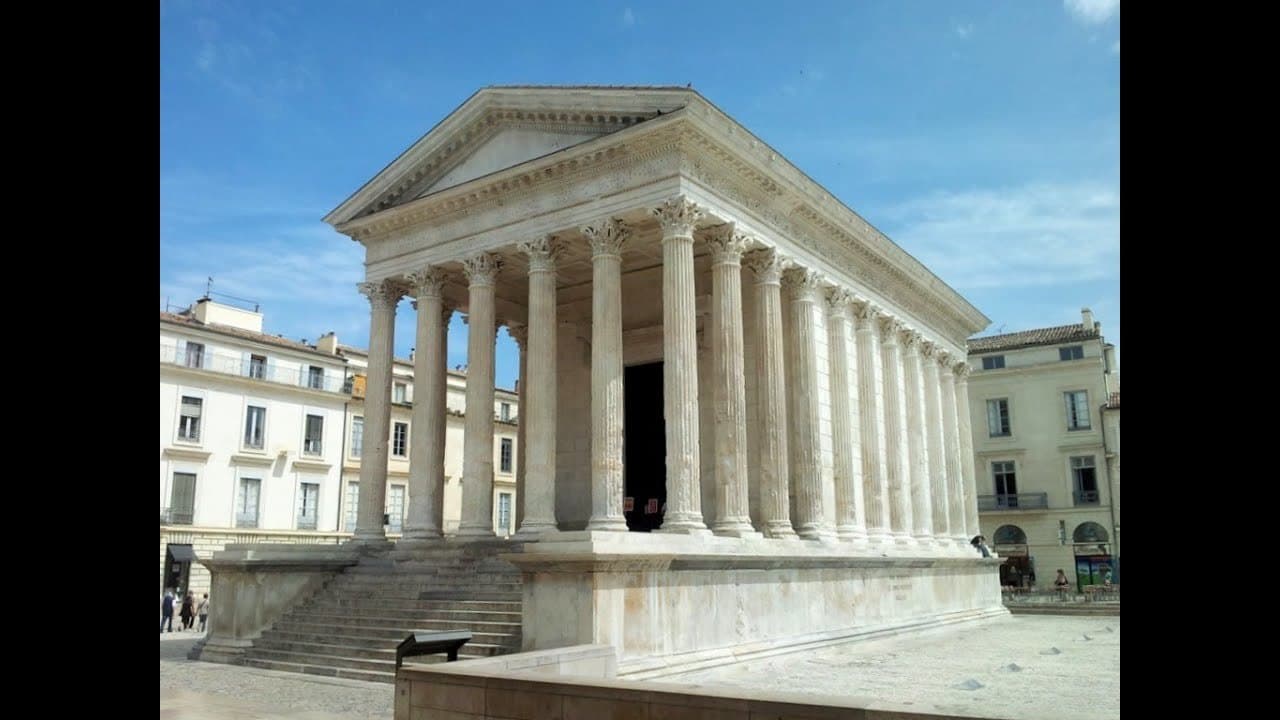 Place Maison Carrée