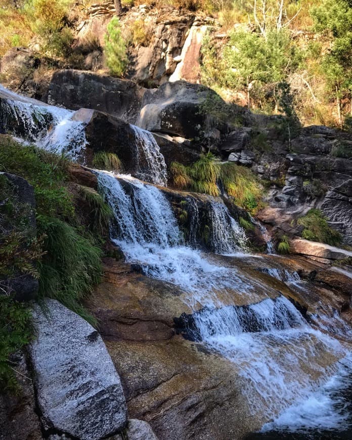 Lugar Cascata Fecha de Barjas (Tahiti)