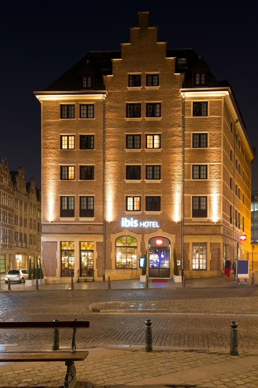 Place Hotel ibis Brussels off Grand Place