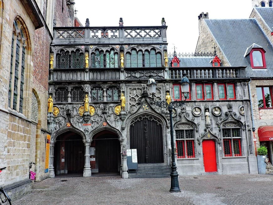 Place Basilique du Saint-Sang de Bruges