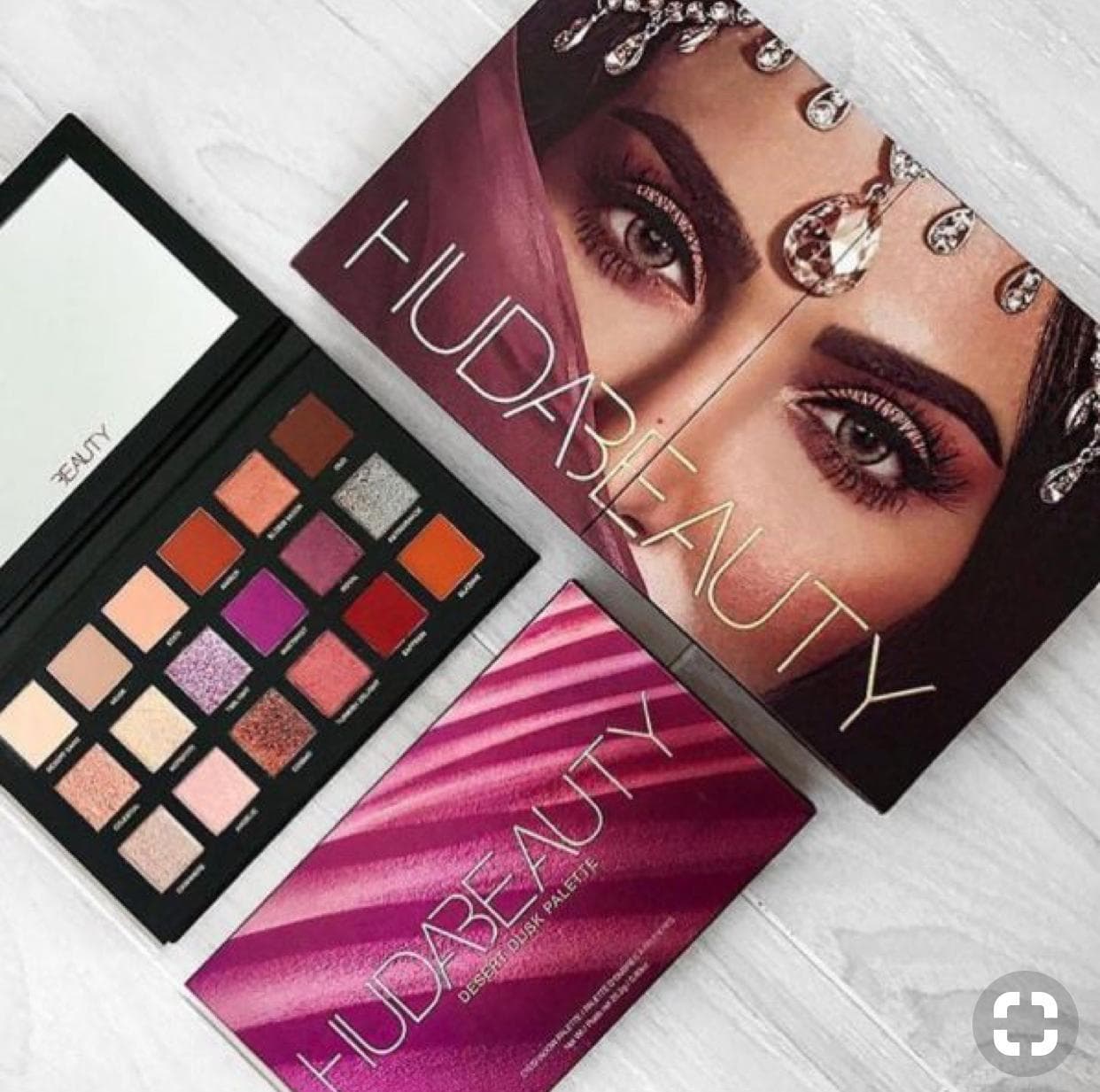 Product Huda beauty desert dusk palette 