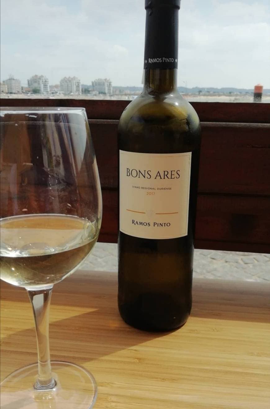 Place 2015 Quinta dos Bons Ares red