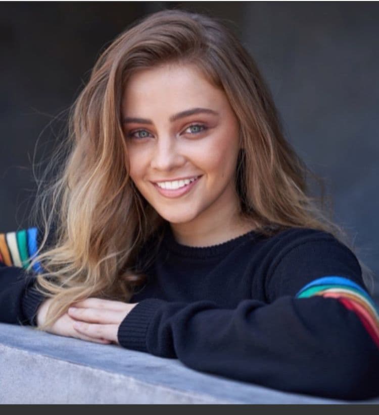 Moda Josephine Langford