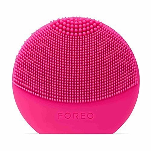 Belleza LUNA Play Plus de FOREO es el cepillo facial recargable de silicona