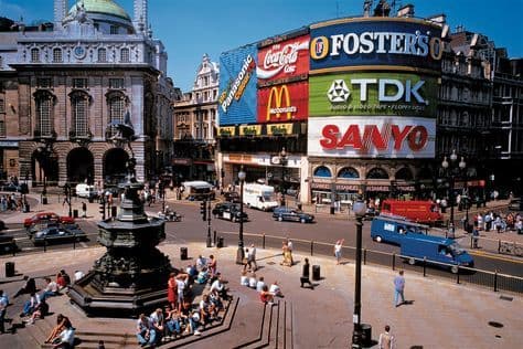 Lugar Piccadilly Circus