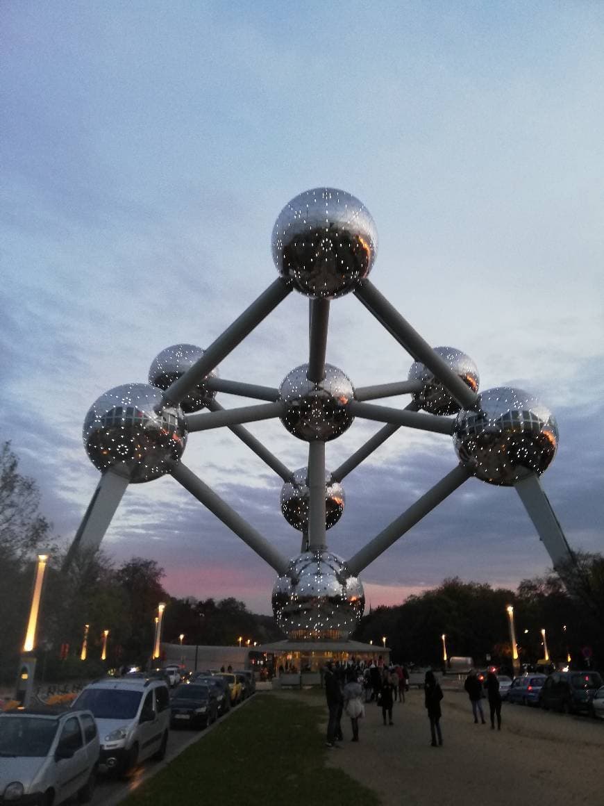 Lugar Atomium