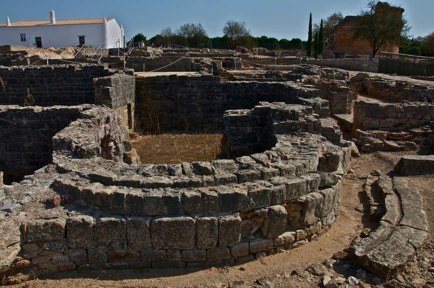 Lugar Ruínas Romanas de Milreu