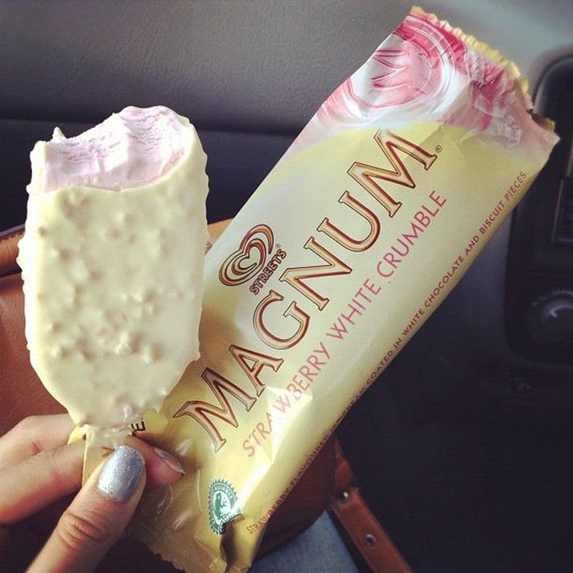 Product Magnum Strawberry & White 