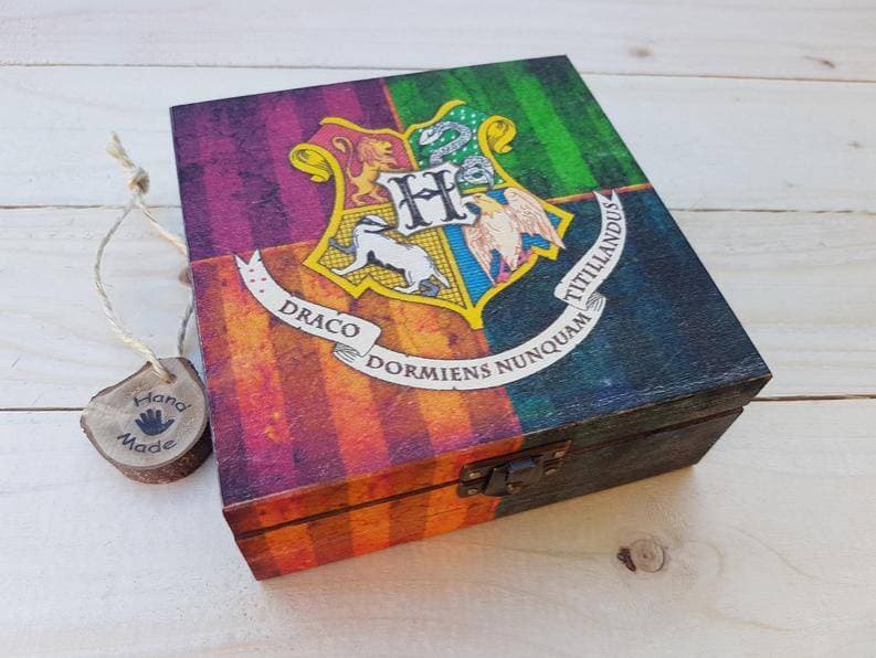 Product Hogwarts Crest Box