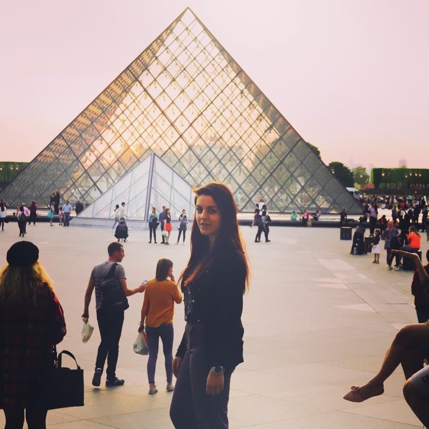 Place Museo del Louvre