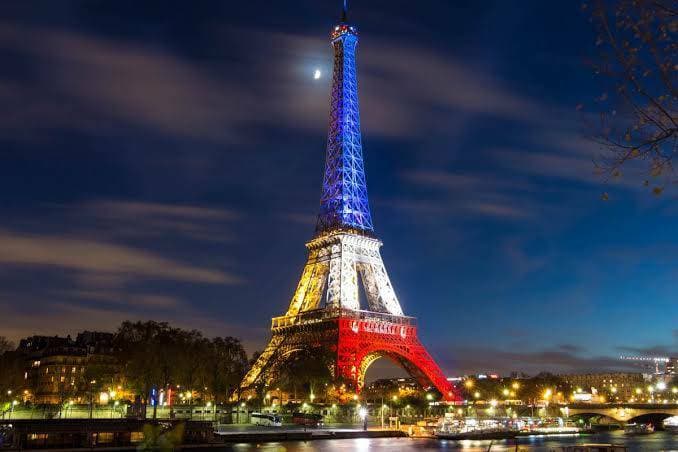 Place Torre Eiffel