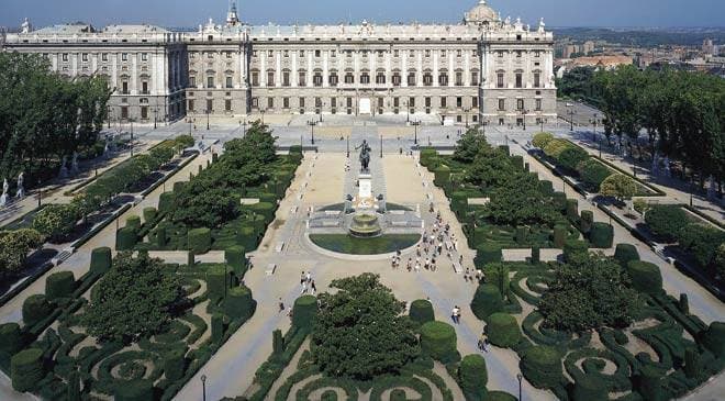 Place Plaza de Oriente