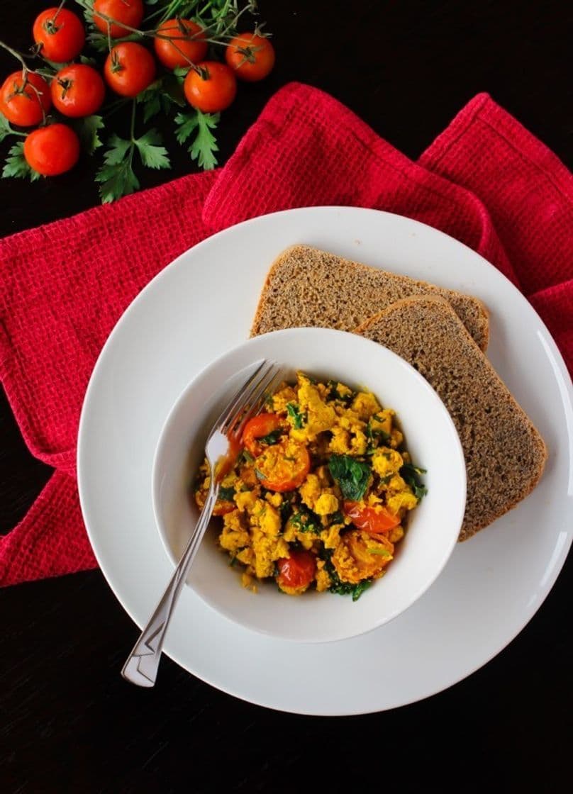 Fashion Tofu mexido com salsa e tomate cereja 