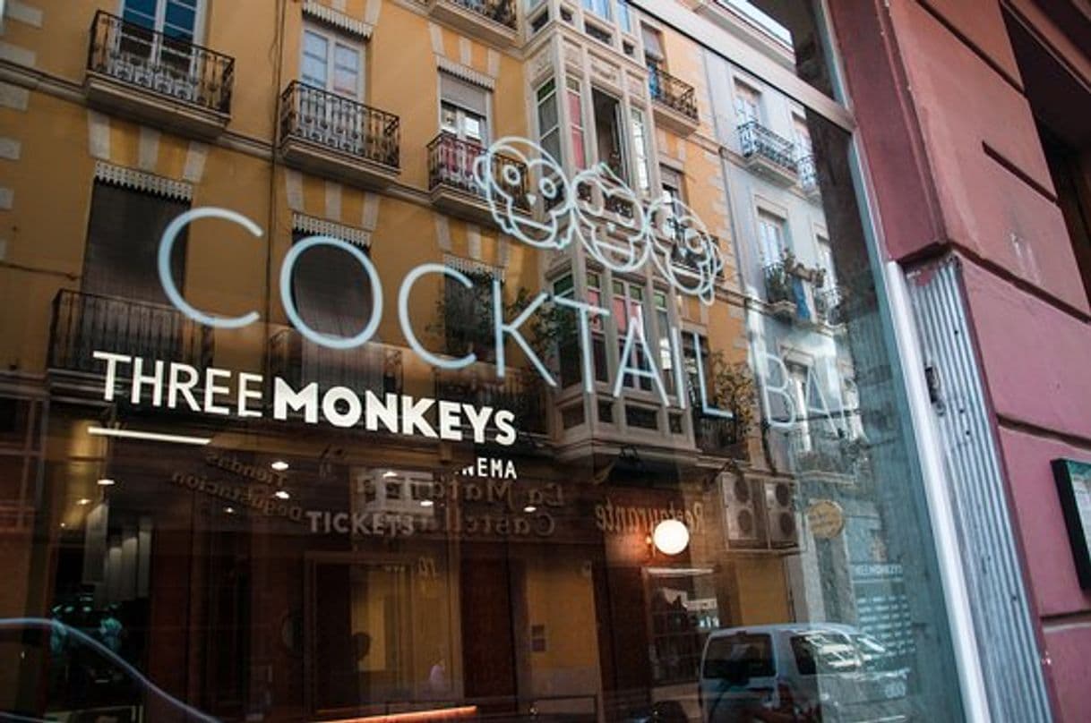 Restaurantes Three Monkeys Cinema