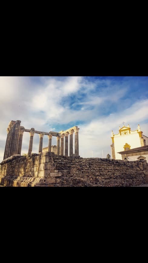 Place Templo romano de Évora