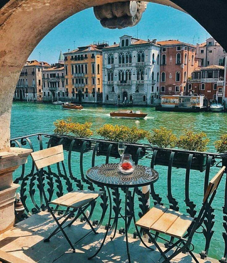 Place Venecia