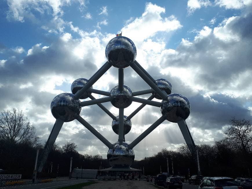 Lugar Atomium