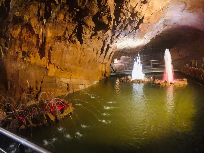 Place Grutas de Mira de Aire - Empreendimentos Turisticos e Espeleológicos S.A