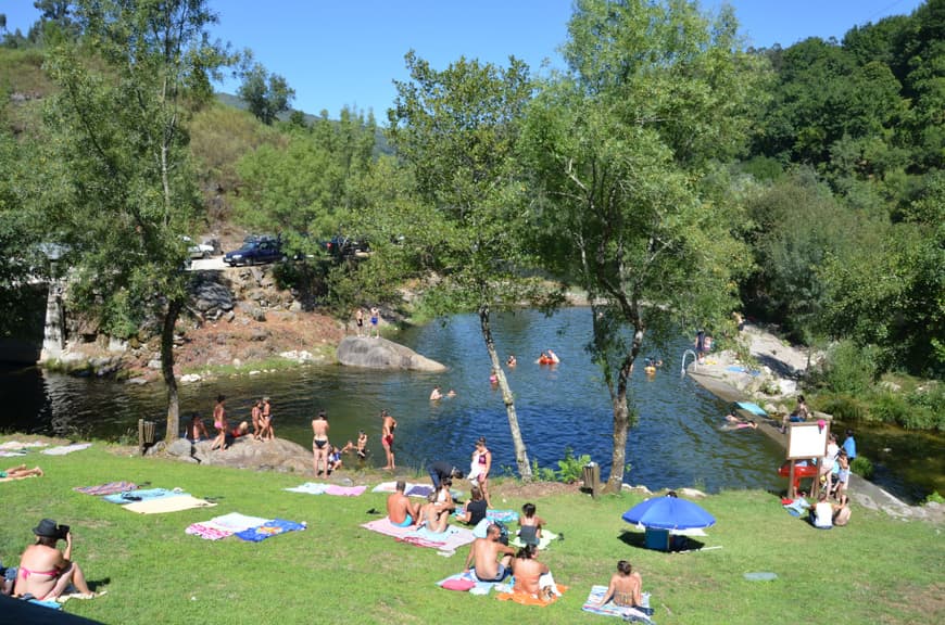 Restaurants Praia Fluvial de Cavez