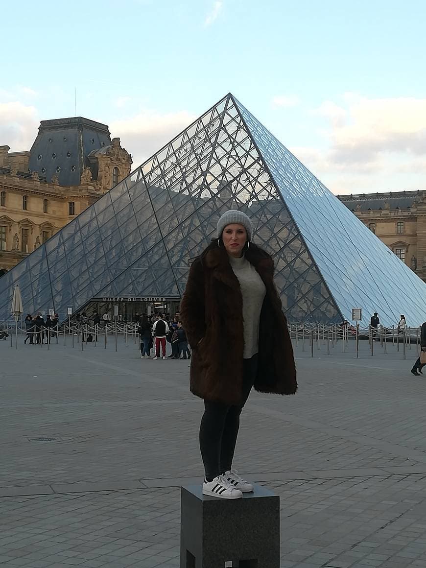 Place Museo del Louvre