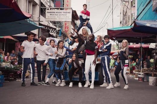 Moda Sundin ang puso - Now United