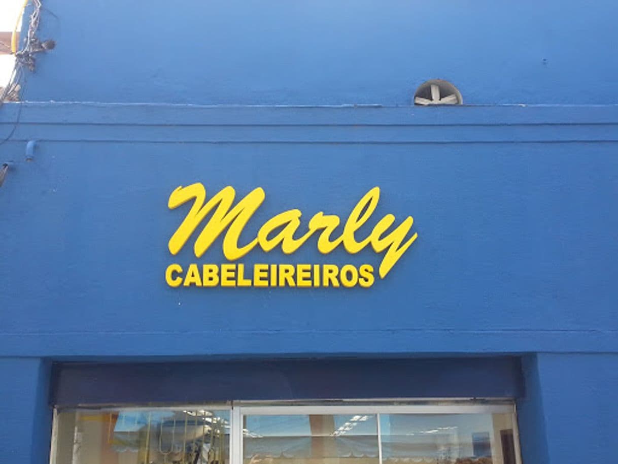 Lugar Marly Salão e Escola de Cabeleireiro