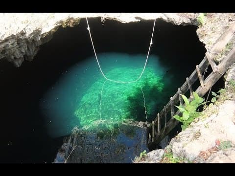 Lugar Cenote Calavera