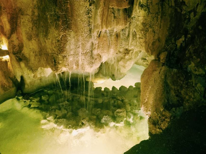 Lugar Grutas da Moeda