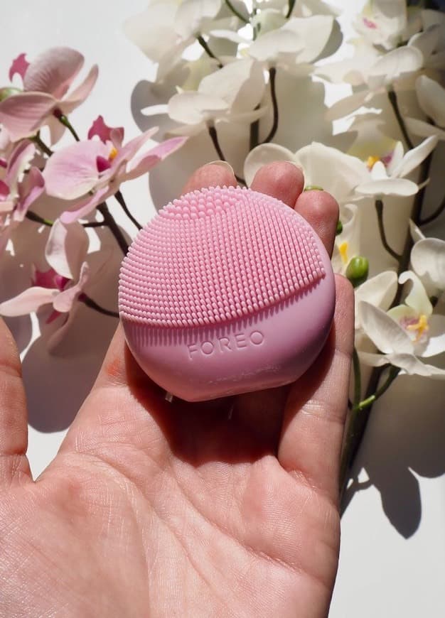 Product LUNA play plus de FOREO es el cepillo facial recargable de silicona