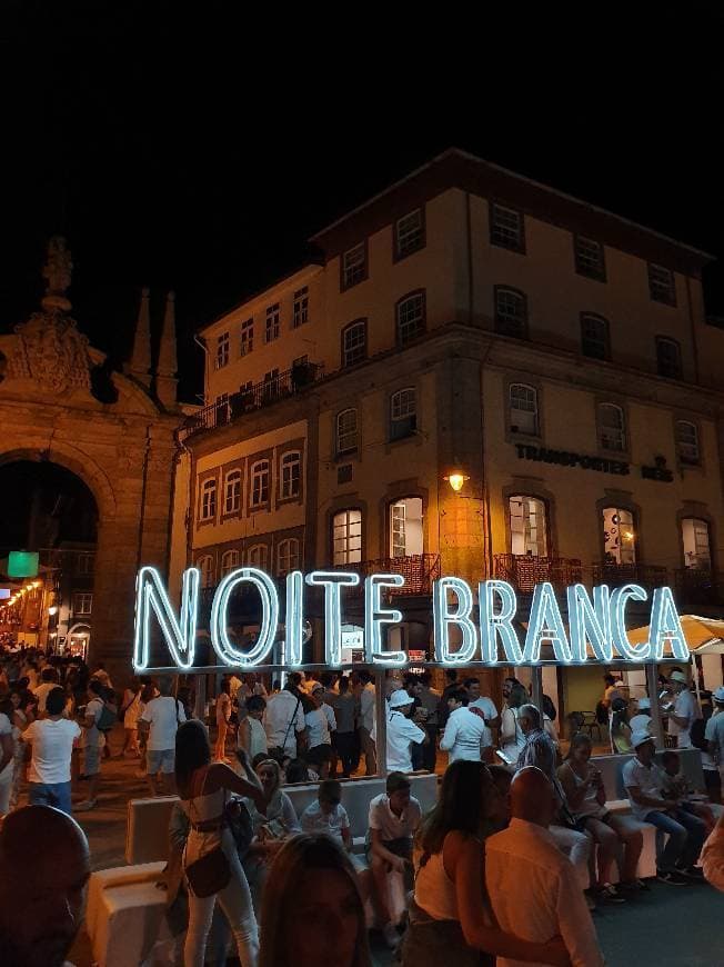 Lugar Noite Branca