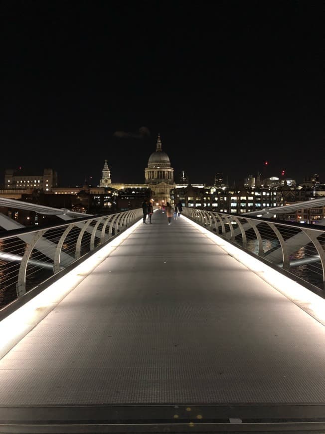 Place Millennium Bridge