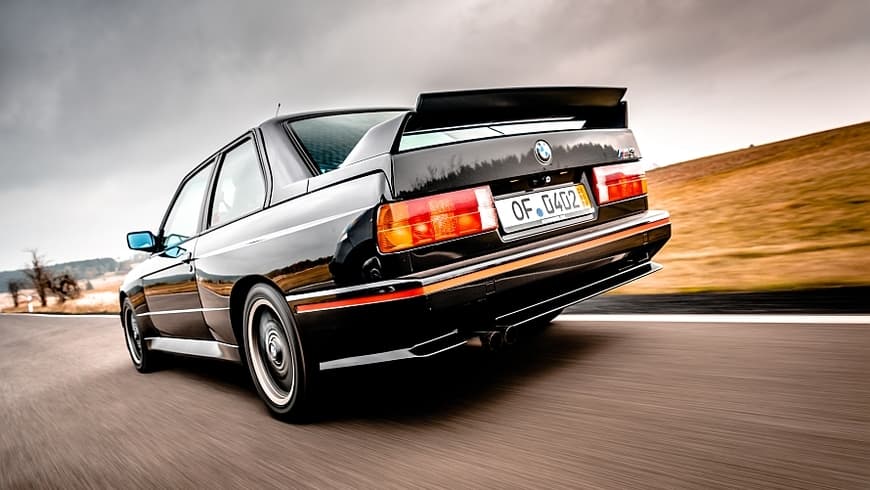 Moda BMW M3 E30: the M essence