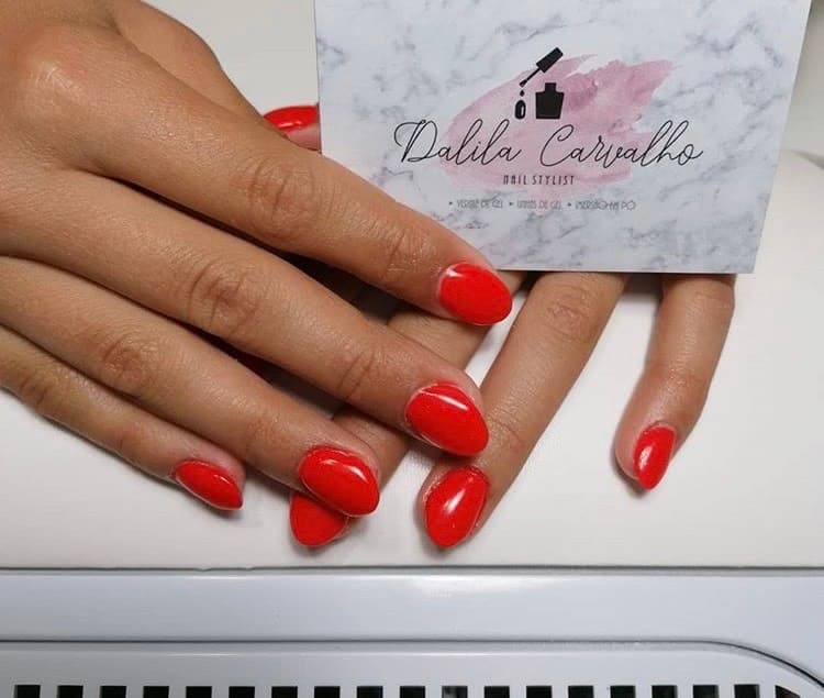 Moda Red nails