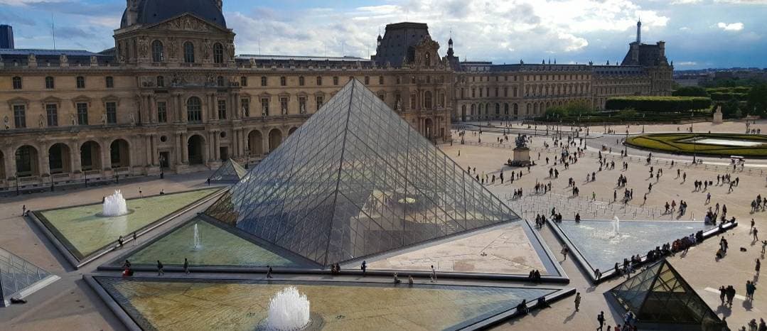 Place Museo del Louvre