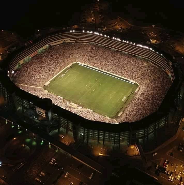 Lugar Estadio Monumental "U"