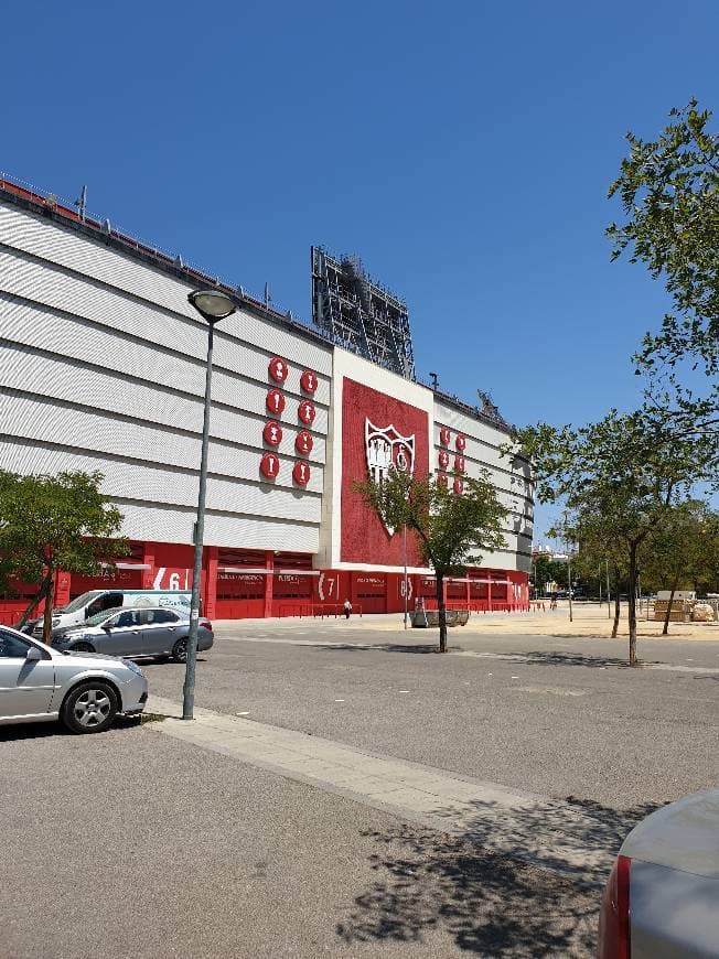 Place Ramon Sanchez-Pizjuan Stadium