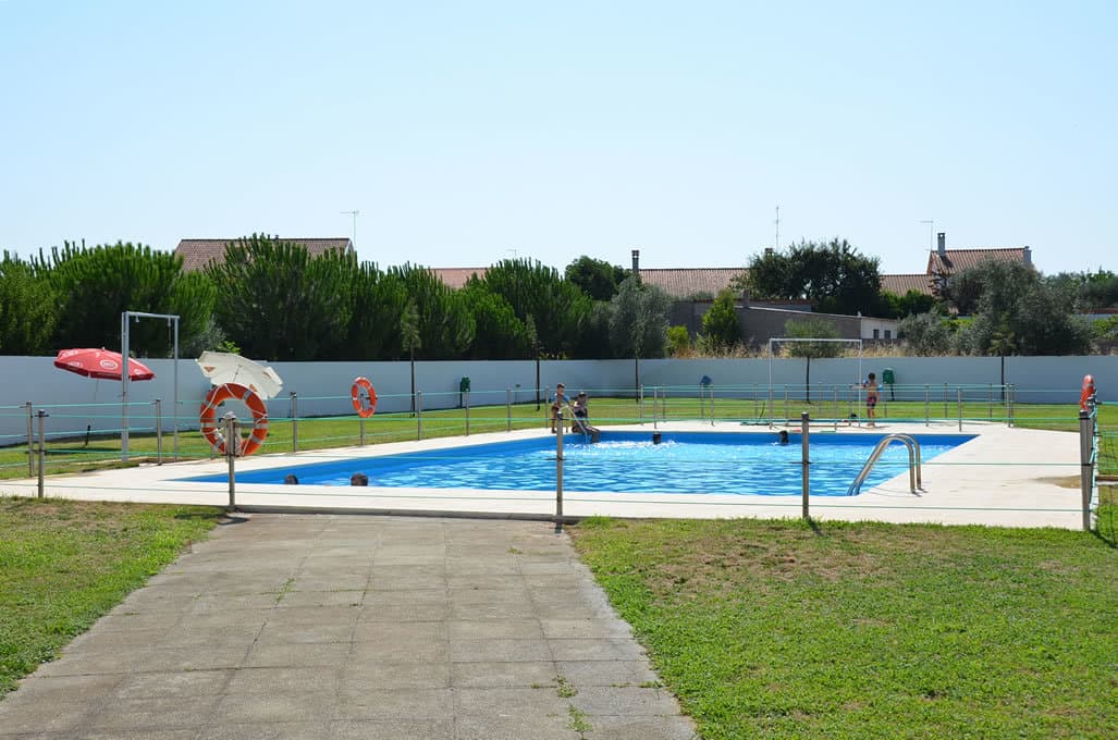 Lugar Piscina da Lardosa