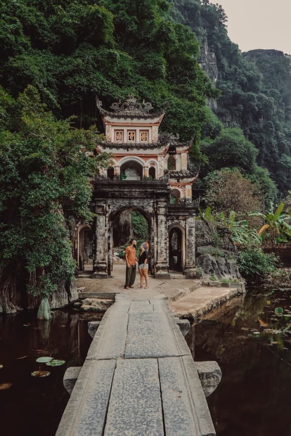 Lugar Bich Dong Pagoda