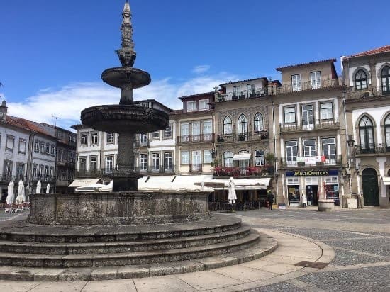 Place Largo de Camões