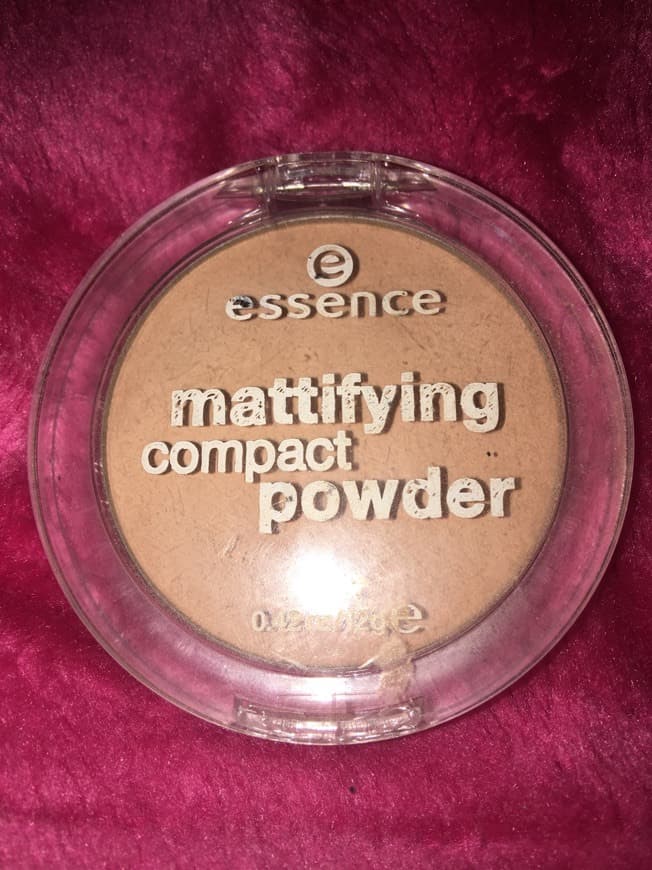 Producto Essence Mattifying Compact Powder