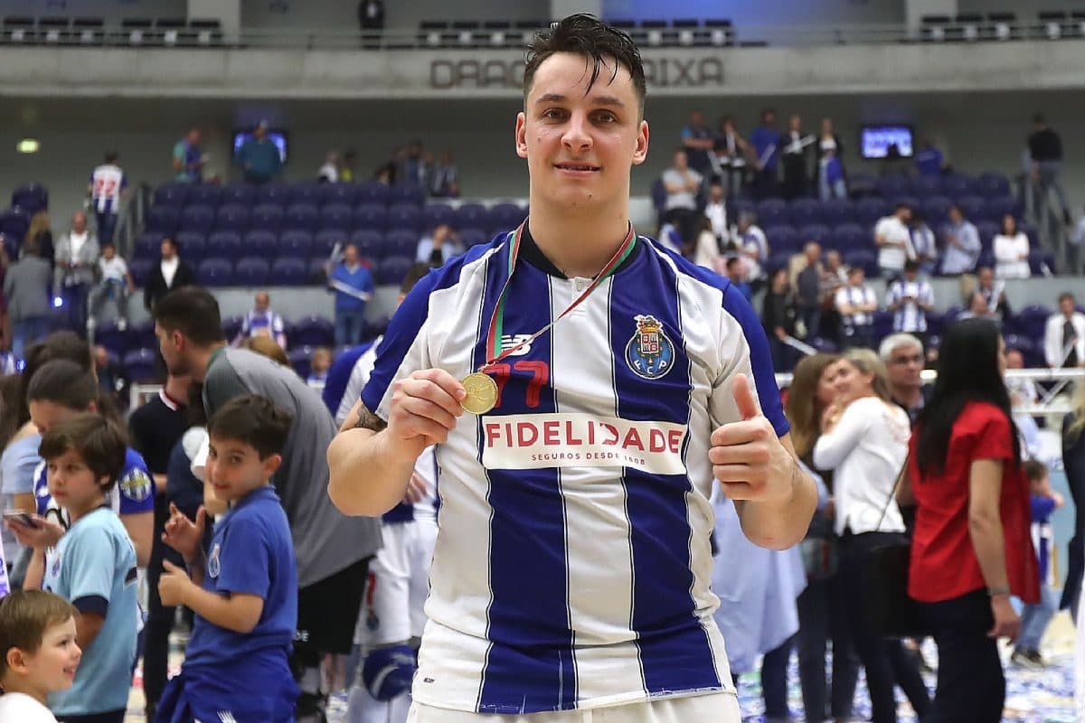 Fashion Hoquista Gonçalo Alves renova com o FC Porto até 2023 ...