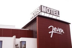 Place Motel Seven