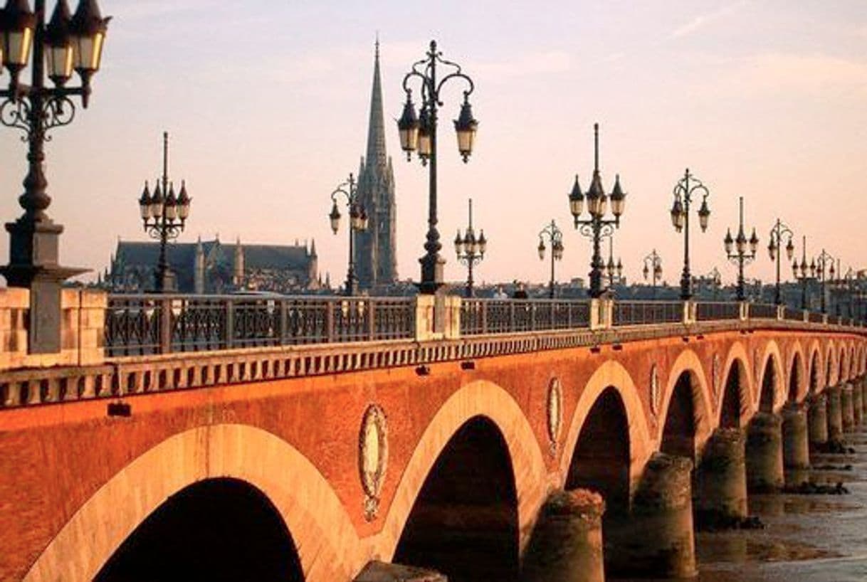 Place Pont de pierre