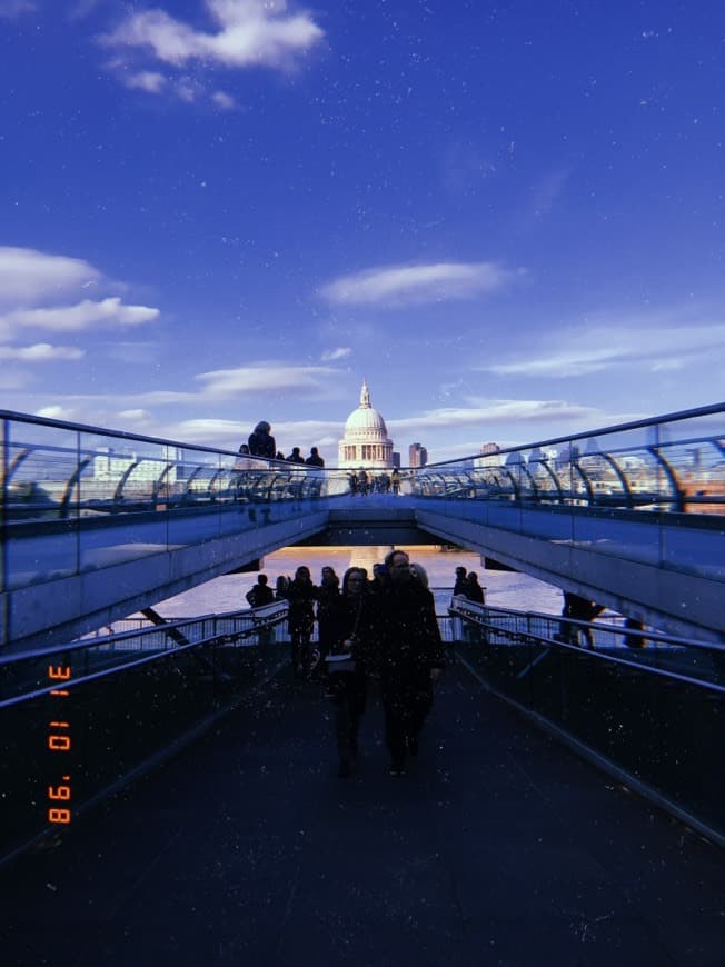 Place Millennium Bridge